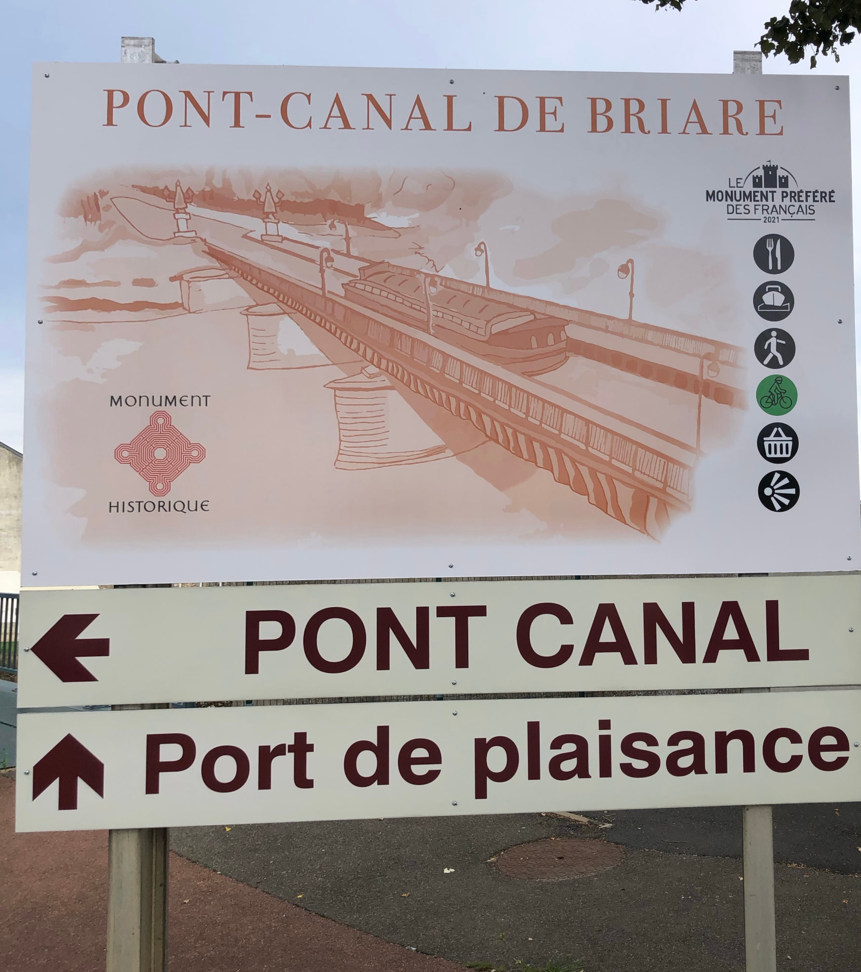 Pancarte du Pont-Canal de Briare avec illustration sépia et signalétique
